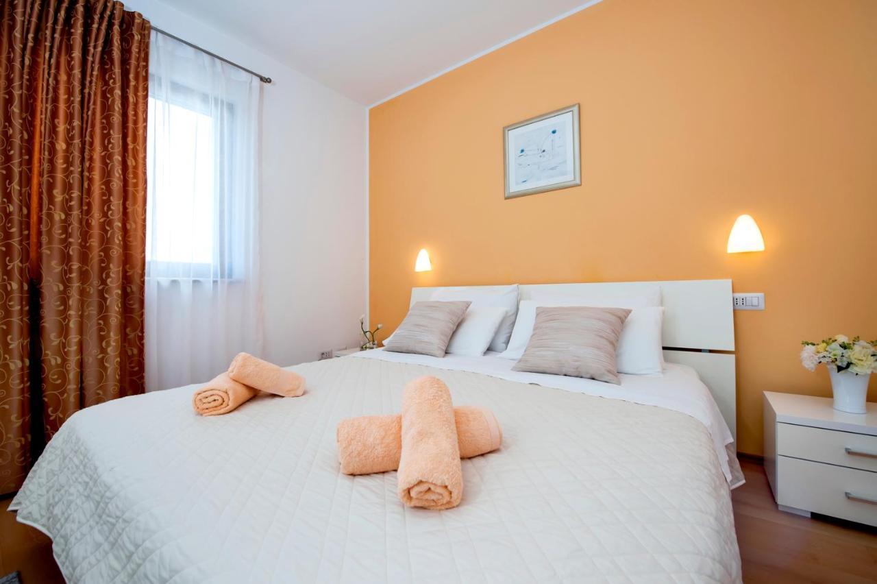 Apartments And Rooms Camaiore Rovinj Eksteriør bilde