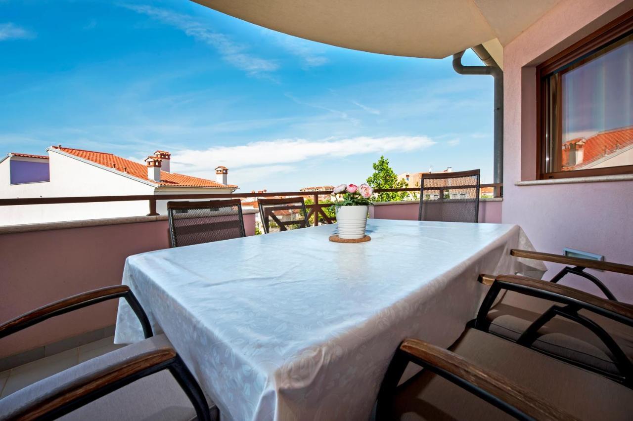 Apartments And Rooms Camaiore Rovinj Eksteriør bilde